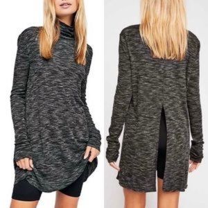 WE THE FREE - FREE PEOPLE- stone cold turtleneck tee - size small